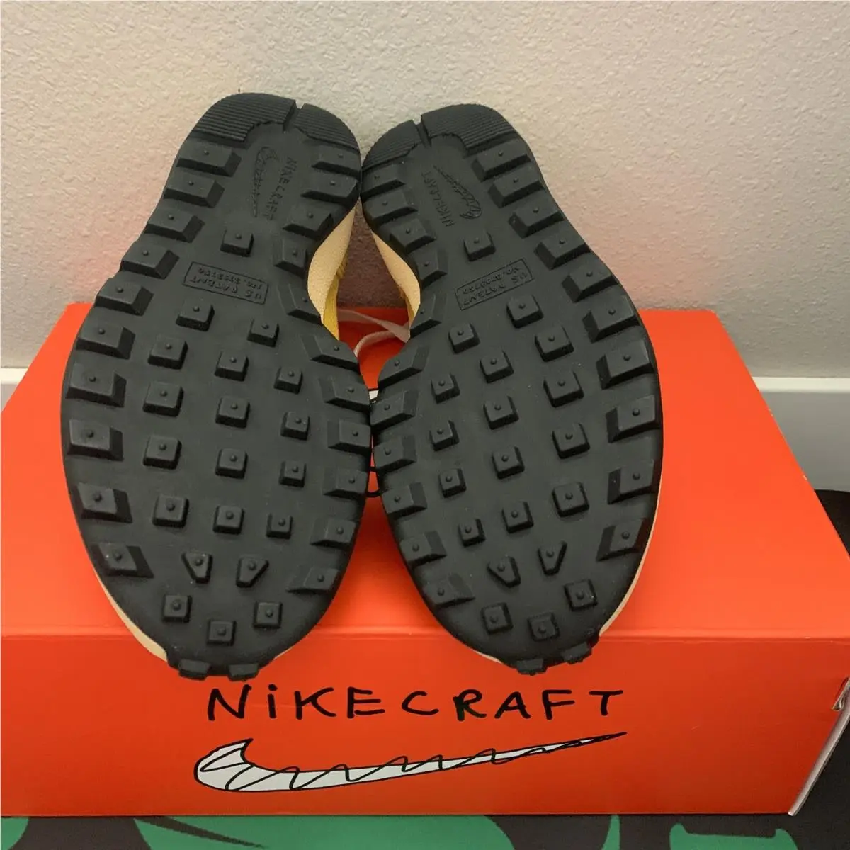 Nike shoes - Nike Archive - Archive - DA6672 700 - Yellow (UPC: 0195870855680) 3