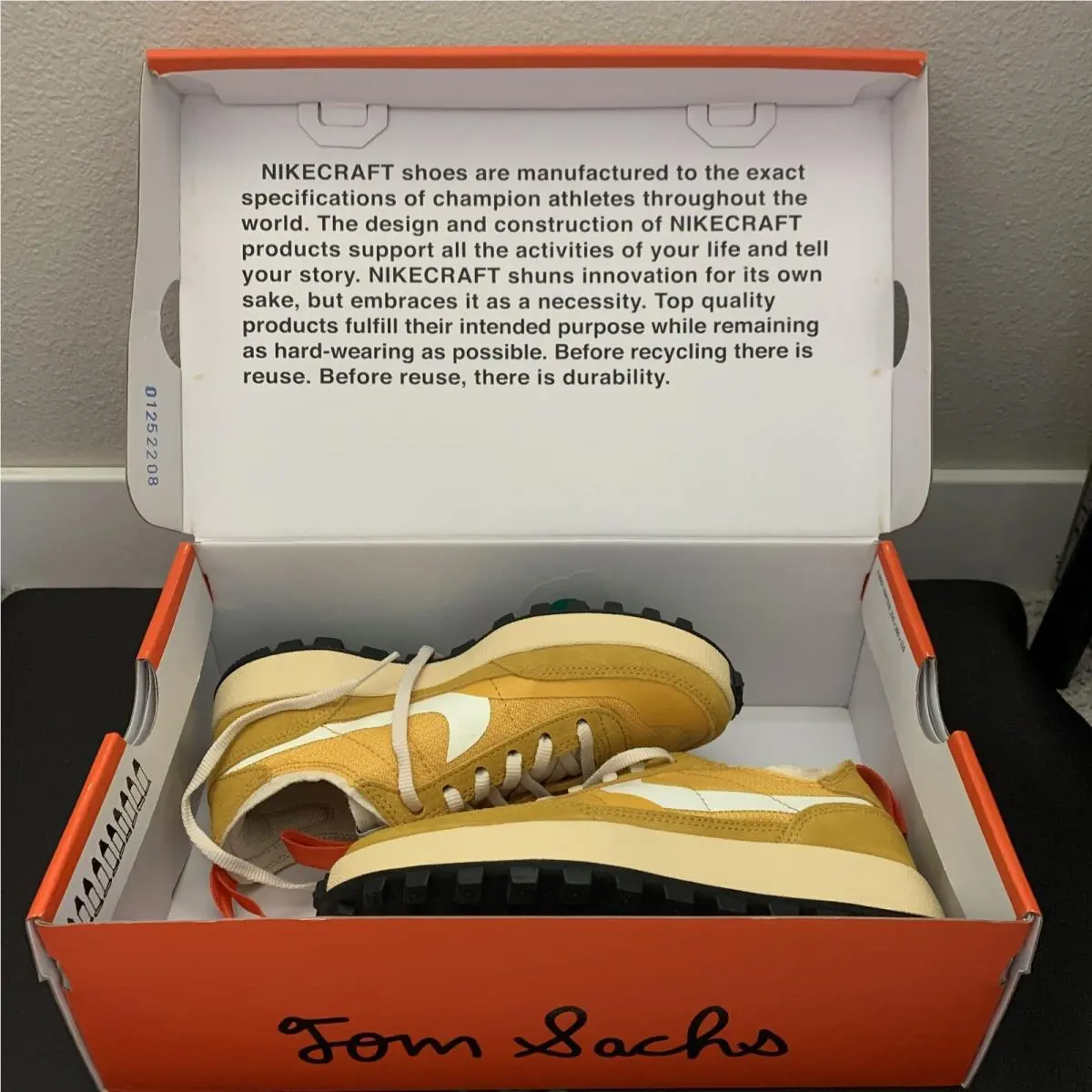 Nike shoes - Nike Archive - Archive - DA6672 700 - Yellow (UPC: 0195870855680) 4