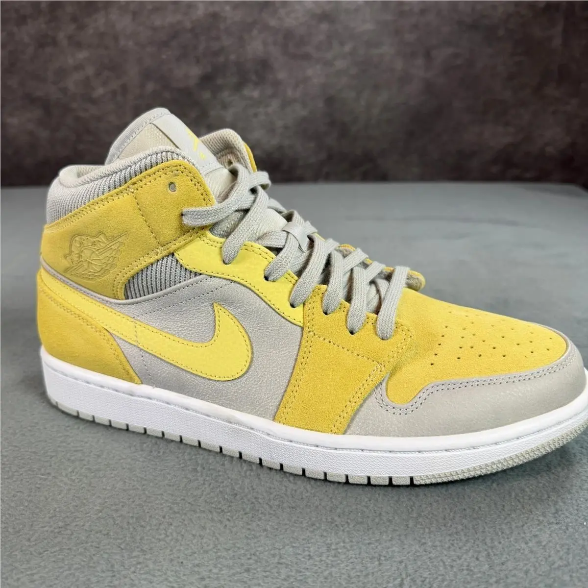 Nike shoes - Jordan 1 Mid - Mid - BQ6472-110 - Yellow 3