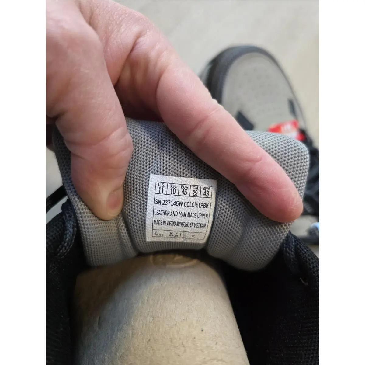 Skechers shoes - Taupe/Black 8