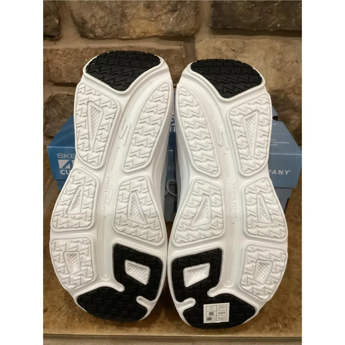 Skechers shoes - Max Cushioning Endeavour - Max Cushioning Endeavour - White 2