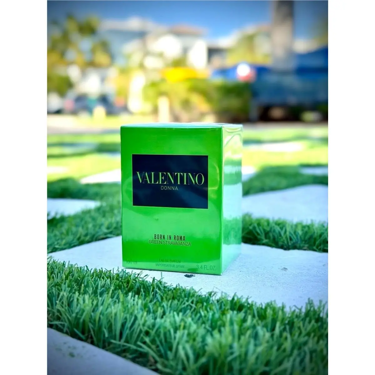 Donna Born in Roma Green Stravaganza Eau de Parfum 3.4 Fl. OZ / 100 ml by Valentino