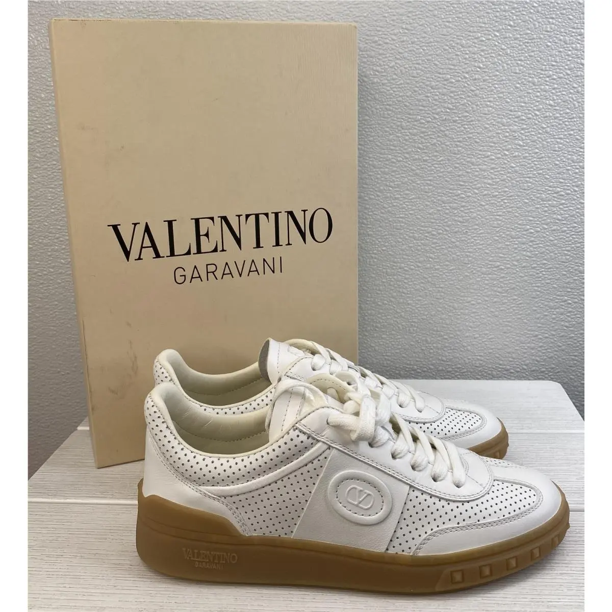 Valentino Garavani Upvillage Sneakers Womens US5 EU35 White Leather Casual Shoes