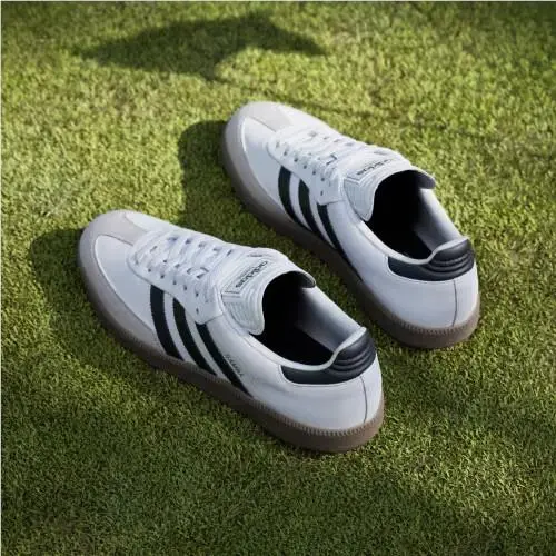 Adidas shoes - Cloud White / Core Black / Gum 16