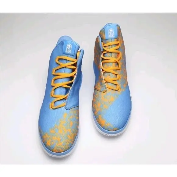 Adidas shoes - Light Em Up 2 Barnes - AH1069 - White 4
