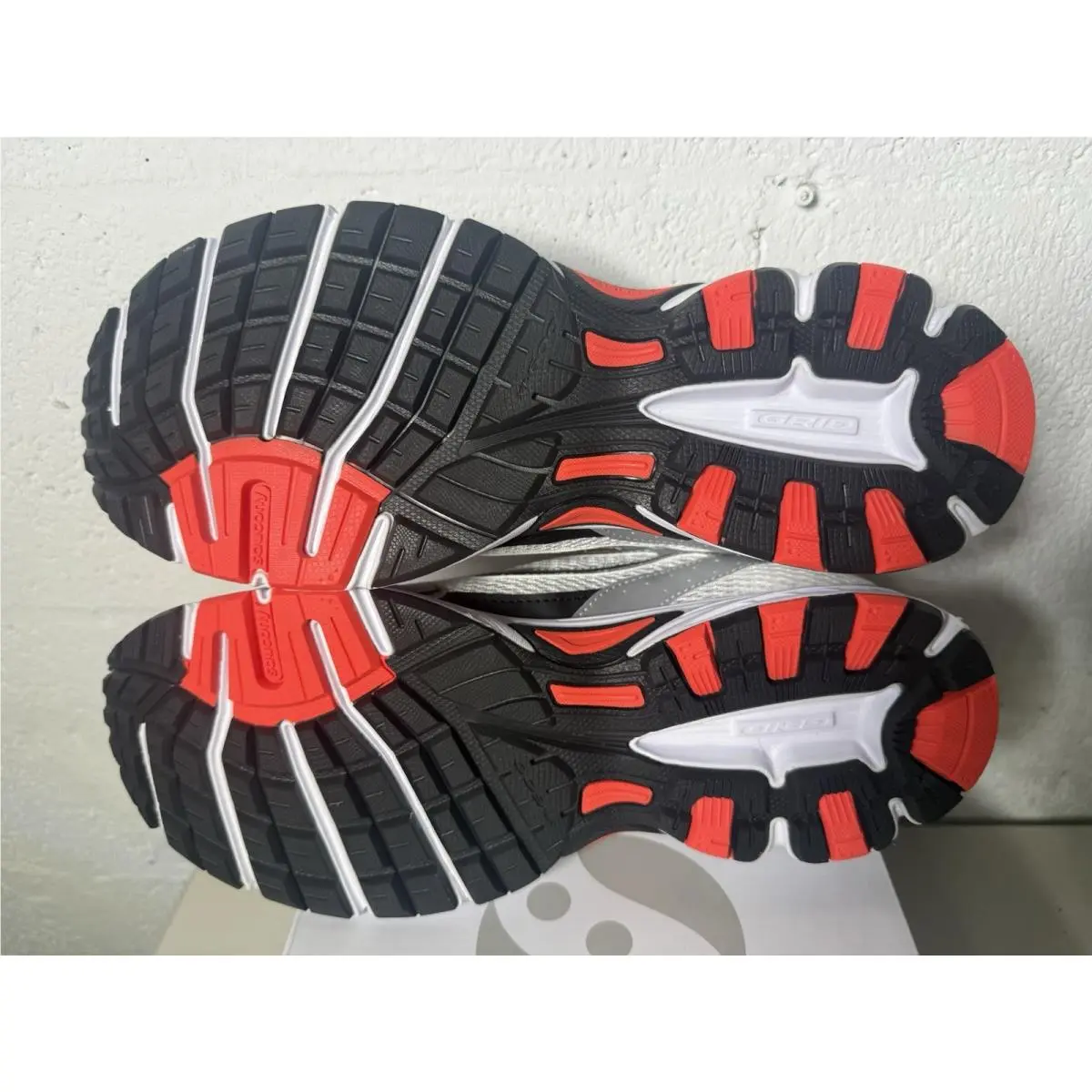 Saucony shoes - S7081222 - S70812-22 - White, Silver, Black, Orange 4
