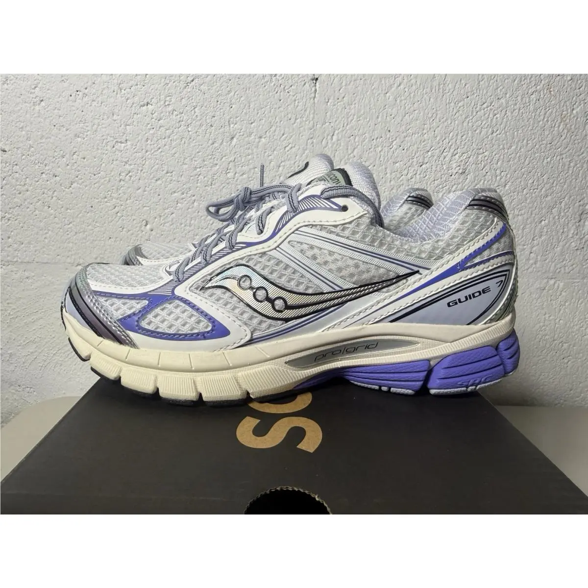 Saucony Progrid Guide 7 Speed Shades White Blue Women`s Size 6