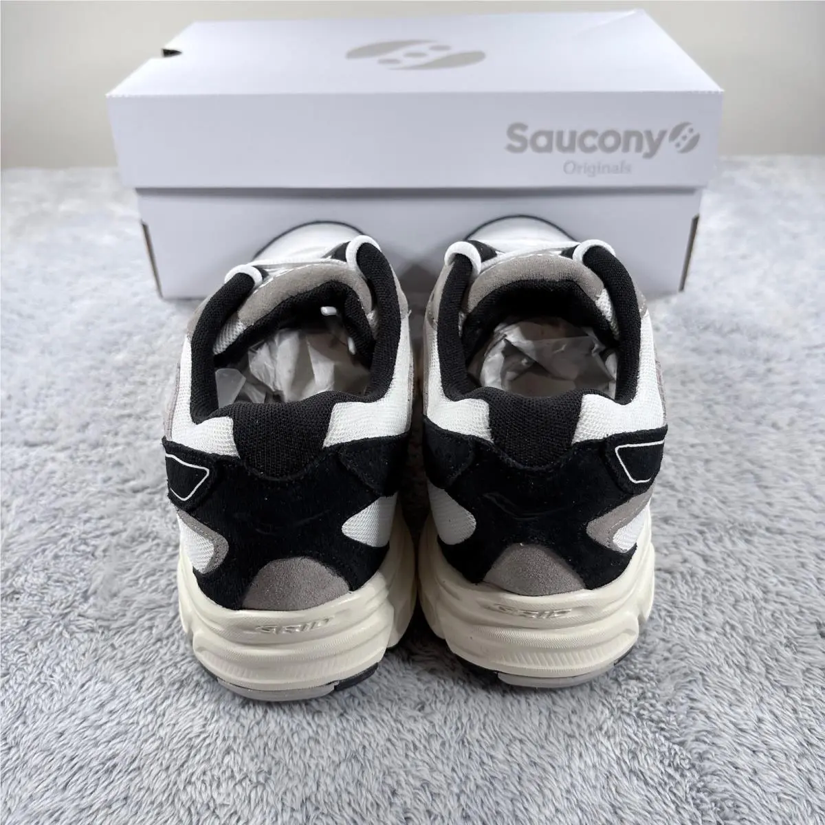 Saucony shoes - White 2