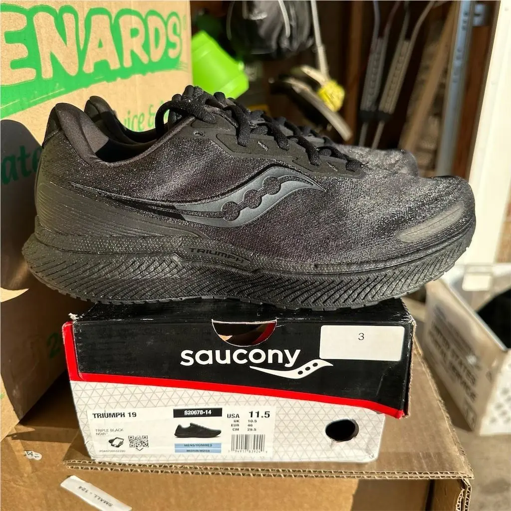 Saucony Triumph 19 Men`s Running Shoes Triple Black Sneakers Size 11.5