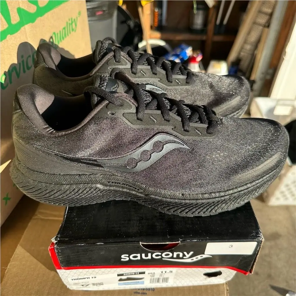 Saucony shoes - Saucony Triumph 19 - Triumph - S20678-14 - Black 0