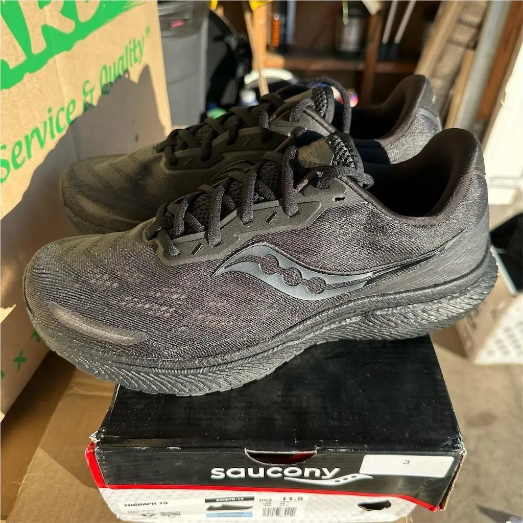 Saucony shoes - Saucony Triumph 19 - Triumph - S20678-14 - Black 1