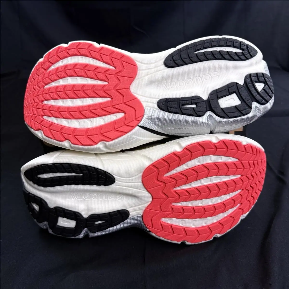Saucony shoes - Saucony Paramount Max - Paramount Max - SAMPLE - White 2