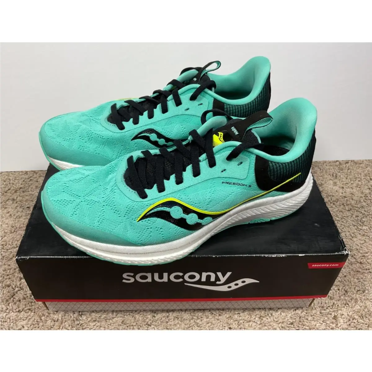 Saucony Freedom 5 Sneaker Women`s 7.5 Cool Mint/acid Mint Green/black