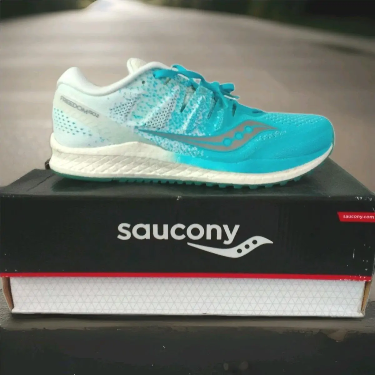 Saucony Freedom Iso 2 Blue - Women Size 10.5 Everun Sneakers
