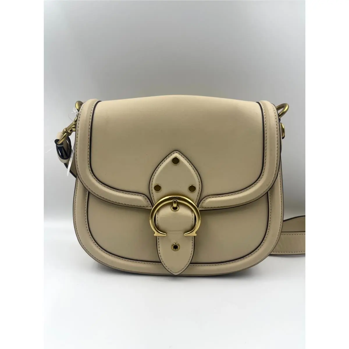 Coach Beat Women`s Cream Leather Saddle Bag Crossbody Strap