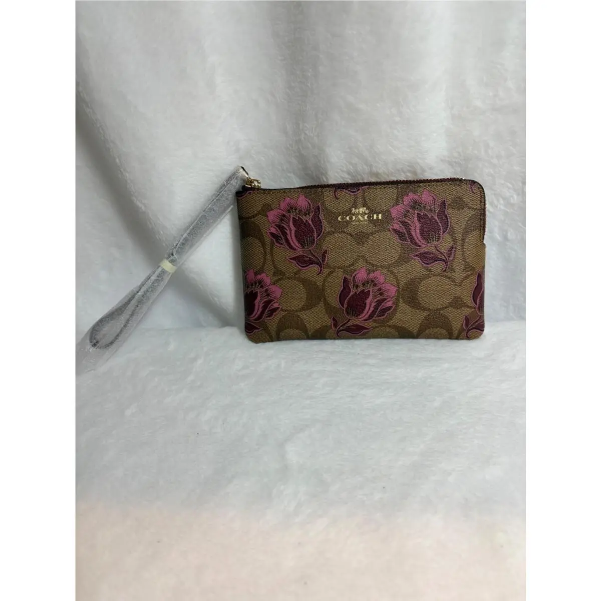 Coach Corner Zip Wristlet In Signature Canvas with Desert Tulip Print