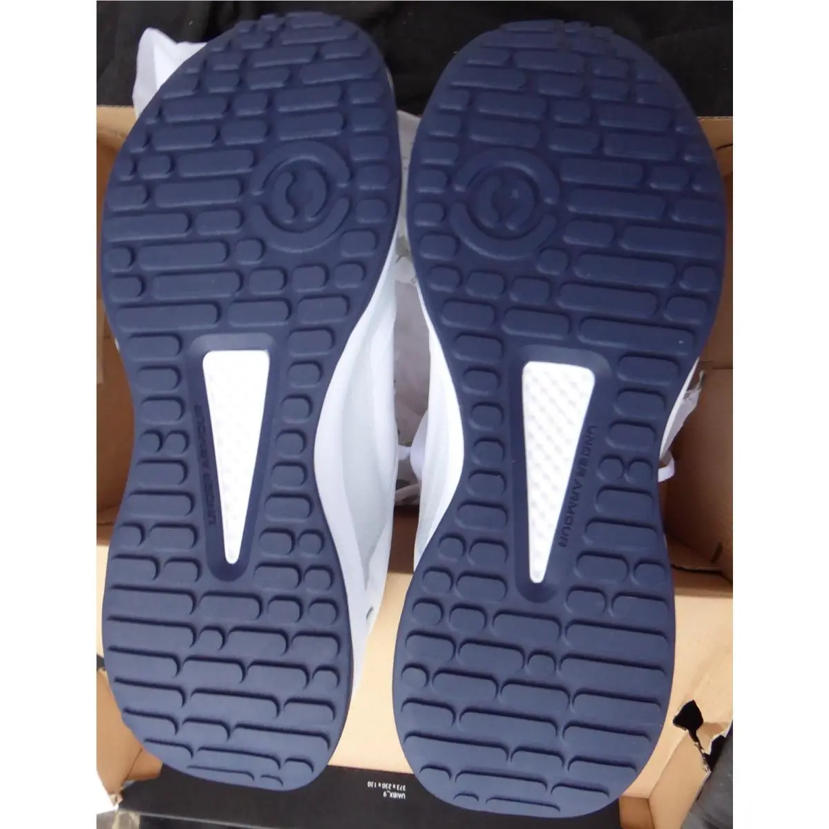 Under Armour shoes - White/Gray 3