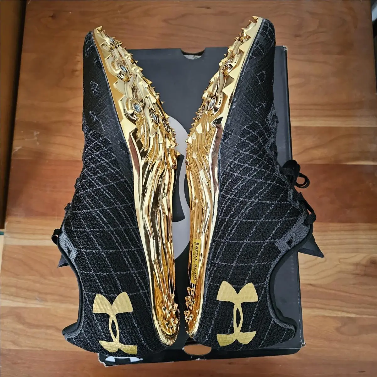 Under Armour Hovr Sprint Pro 3 Mens Size 10.5 Black Gold Cleats Spikes Track
