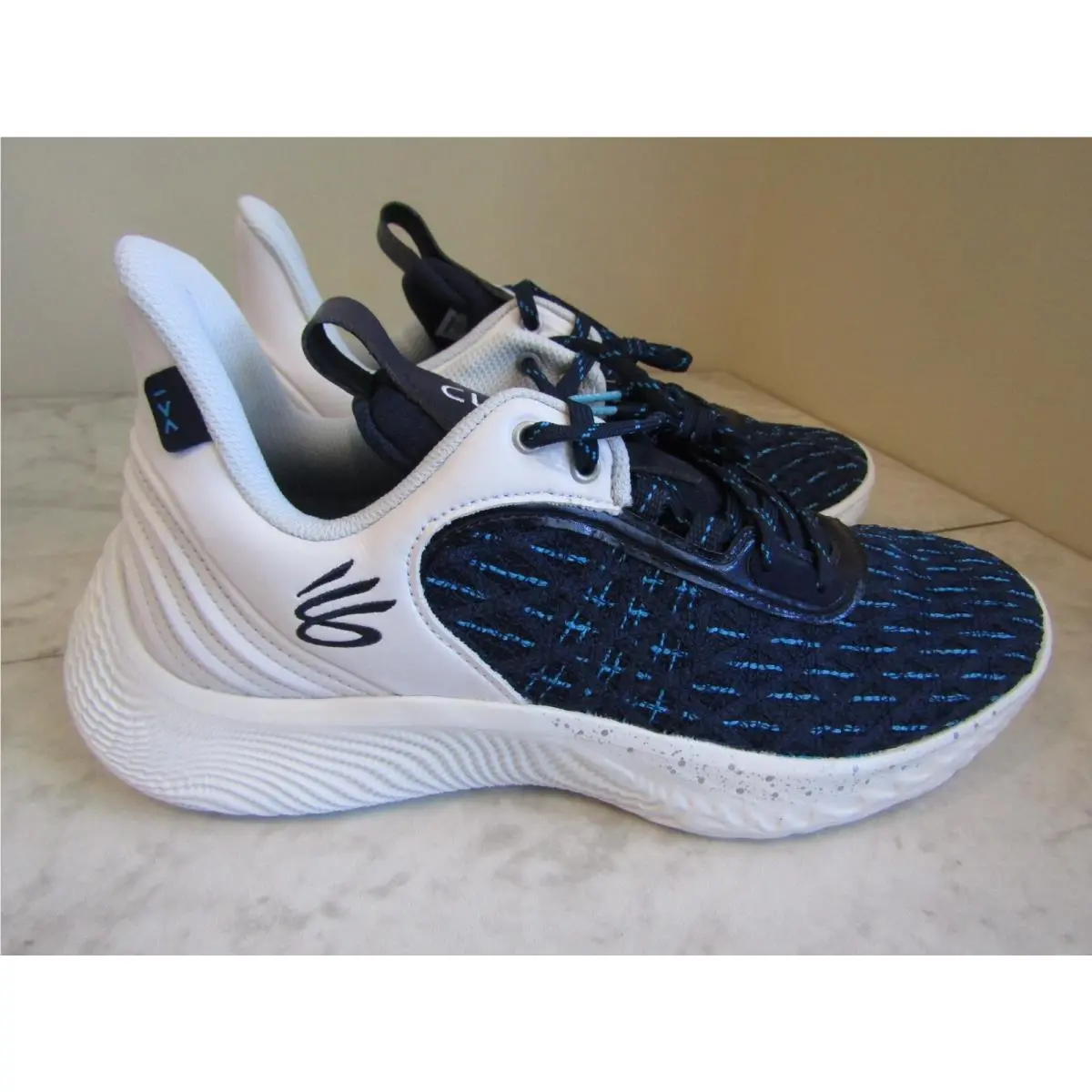 Under Armour Team Curry 9 Unisex Basketball Shoe White Size Men 10 EU 44