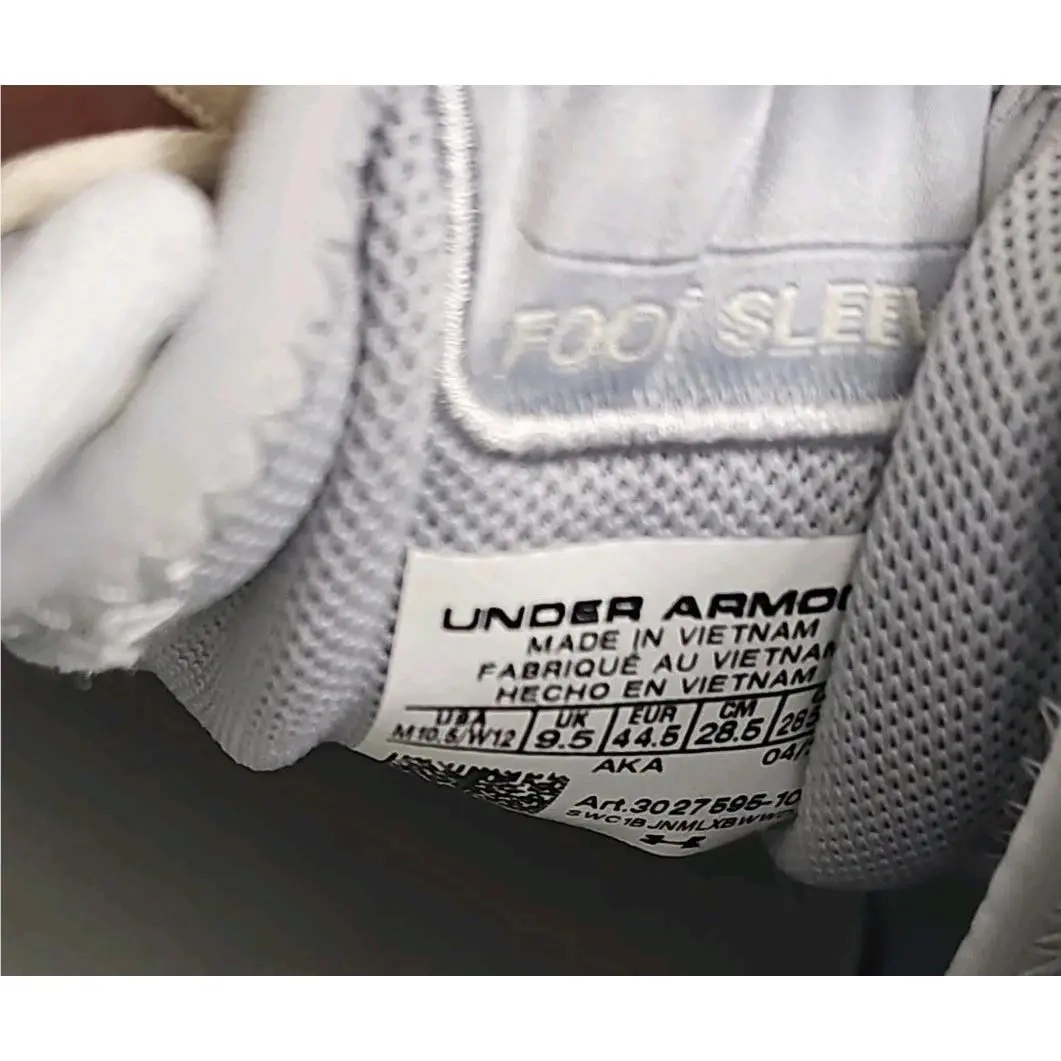 Under Armour shoes - Under Armour Apparition - Apparition - 3027595-102 - Silver 3