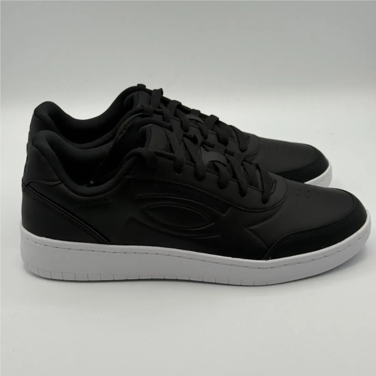 Under Armour UA Tempo Shoes Mens Size 8.5 Black White Casual 6005795-001