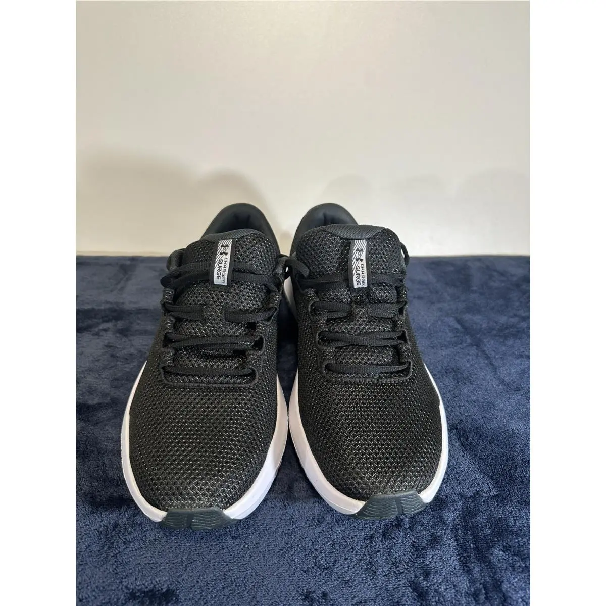 Under Armour shoes - Under Armour Surge 4 - Surge - 3027007-001 - Black, Manufacturer: Academy/White 0