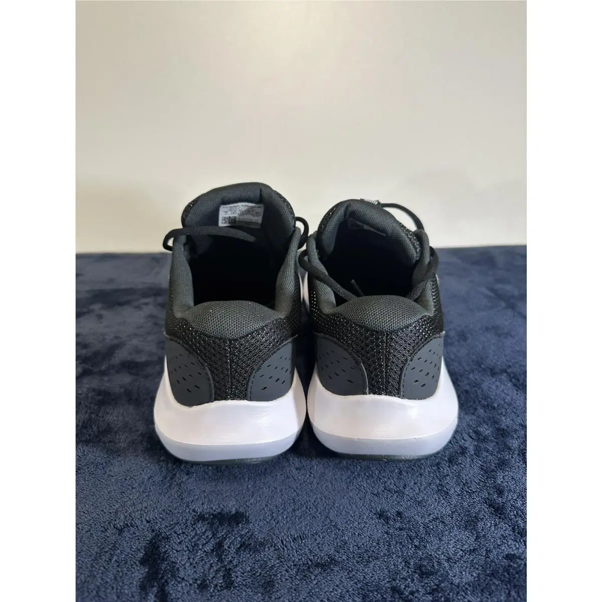 Under Armour shoes - Under Armour Surge 4 - Surge - 3027007-001 - Black, Manufacturer: Academy/White 1