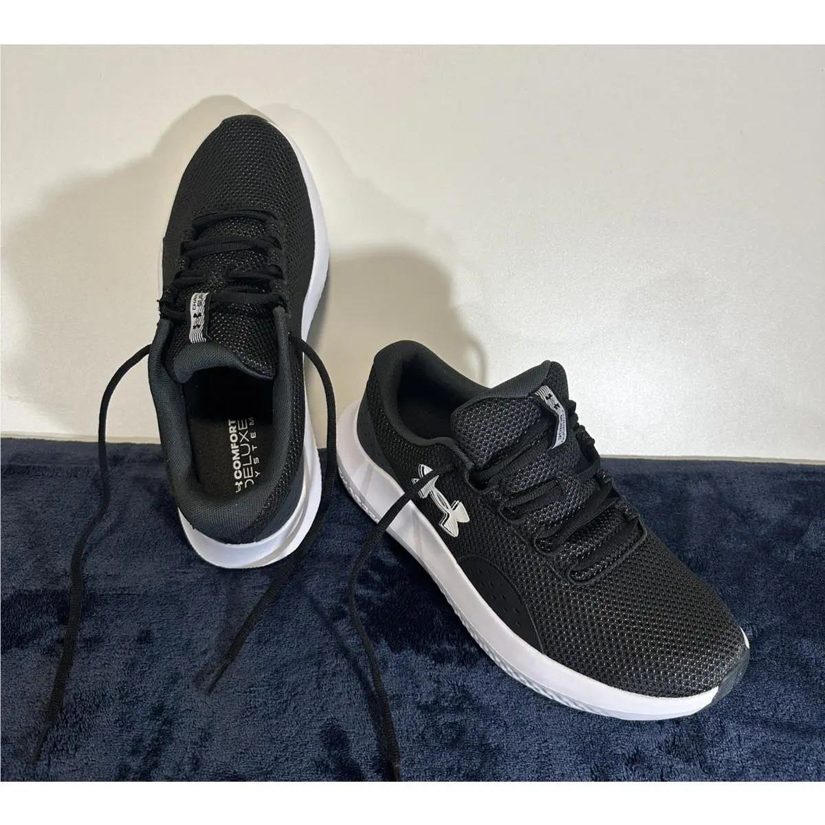 Under Armour shoes - Under Armour Surge 4 - Surge - 3027007-001 - Black, Manufacturer: Academy/White 6