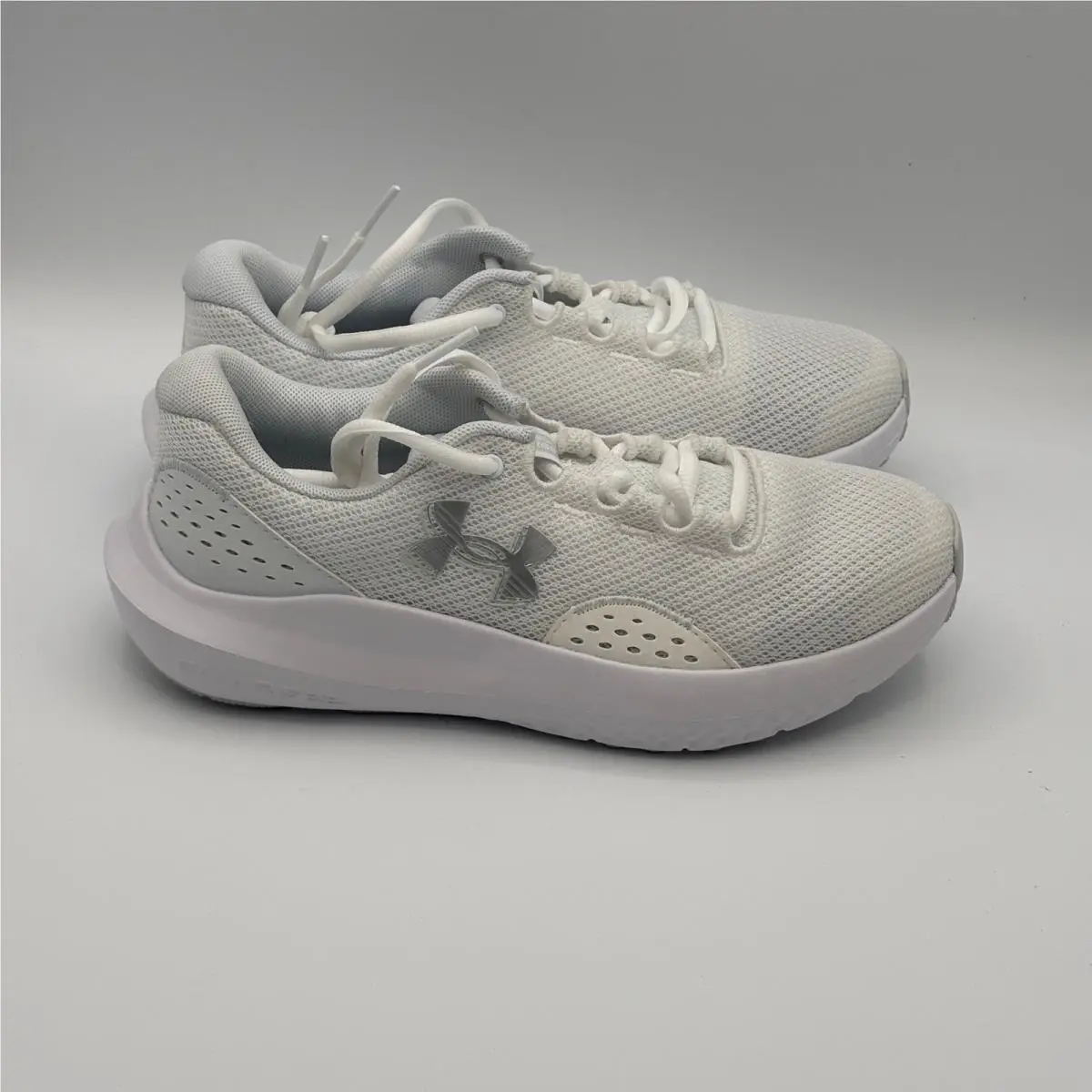 Under Armour Charged Surge 4 Shoes Womens Size 6 White Grey Running 3027007-100