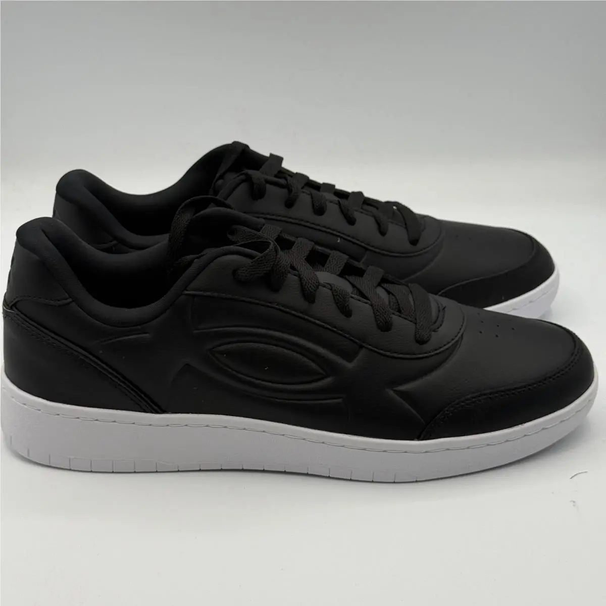 Under Armour UA Tempo Shoes Mens Size 12 Black White Lifestyle 6005795-001