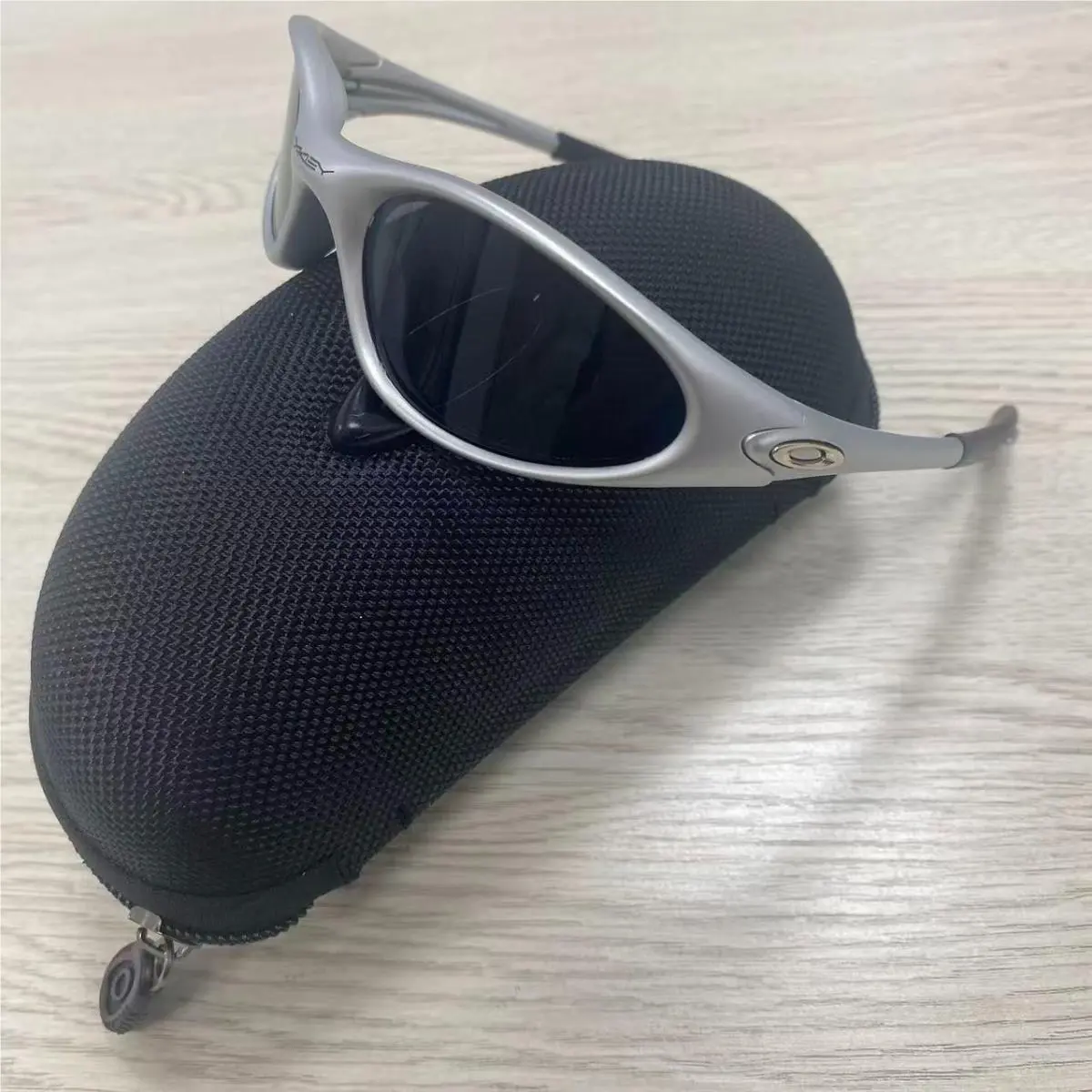 Retro Oakley Minute 1.0 Polarized Sunglasses Sliver Frame Dark Lenses