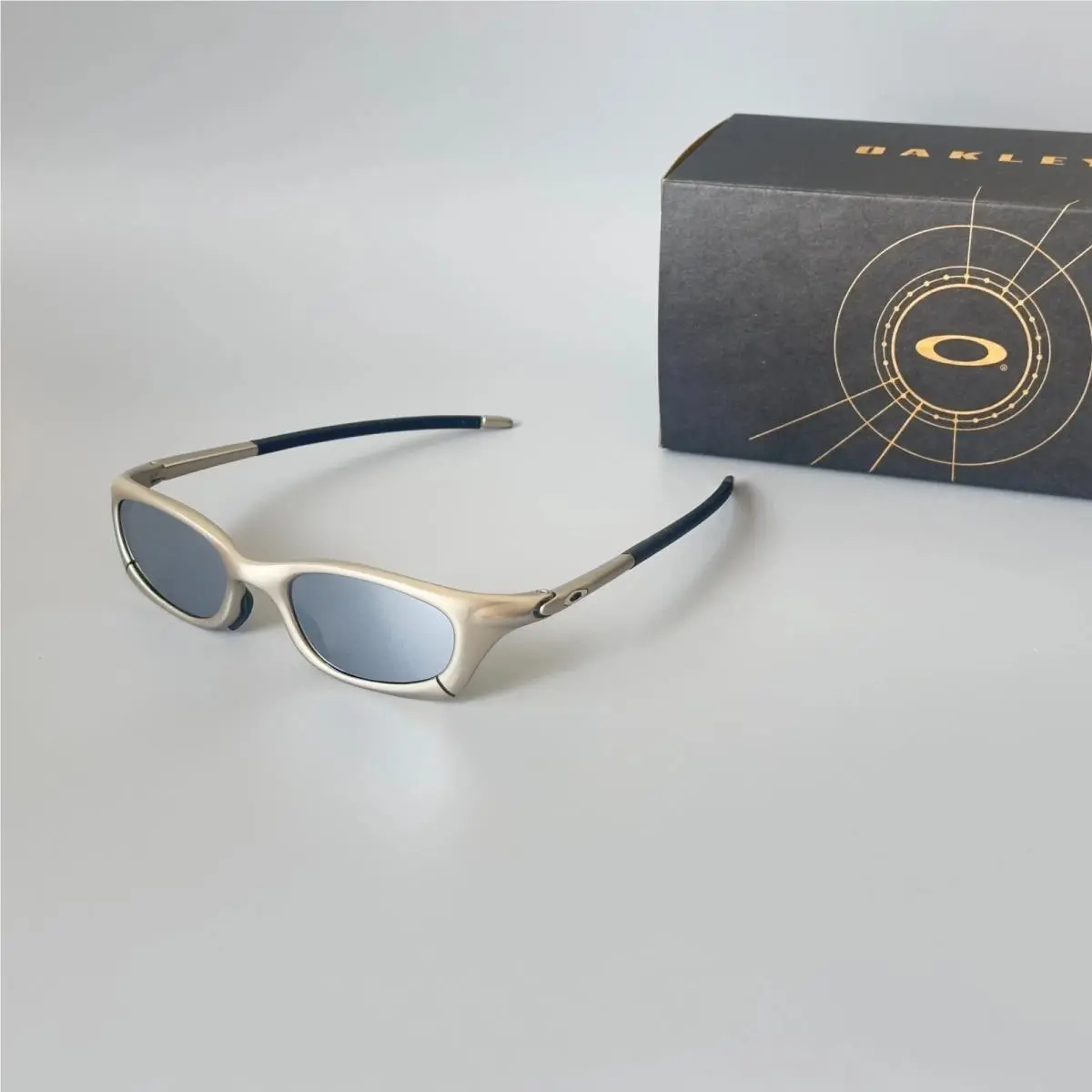 Oakley Magnesium Four Polarized Sunglasses Silver Frame/silver Lenses