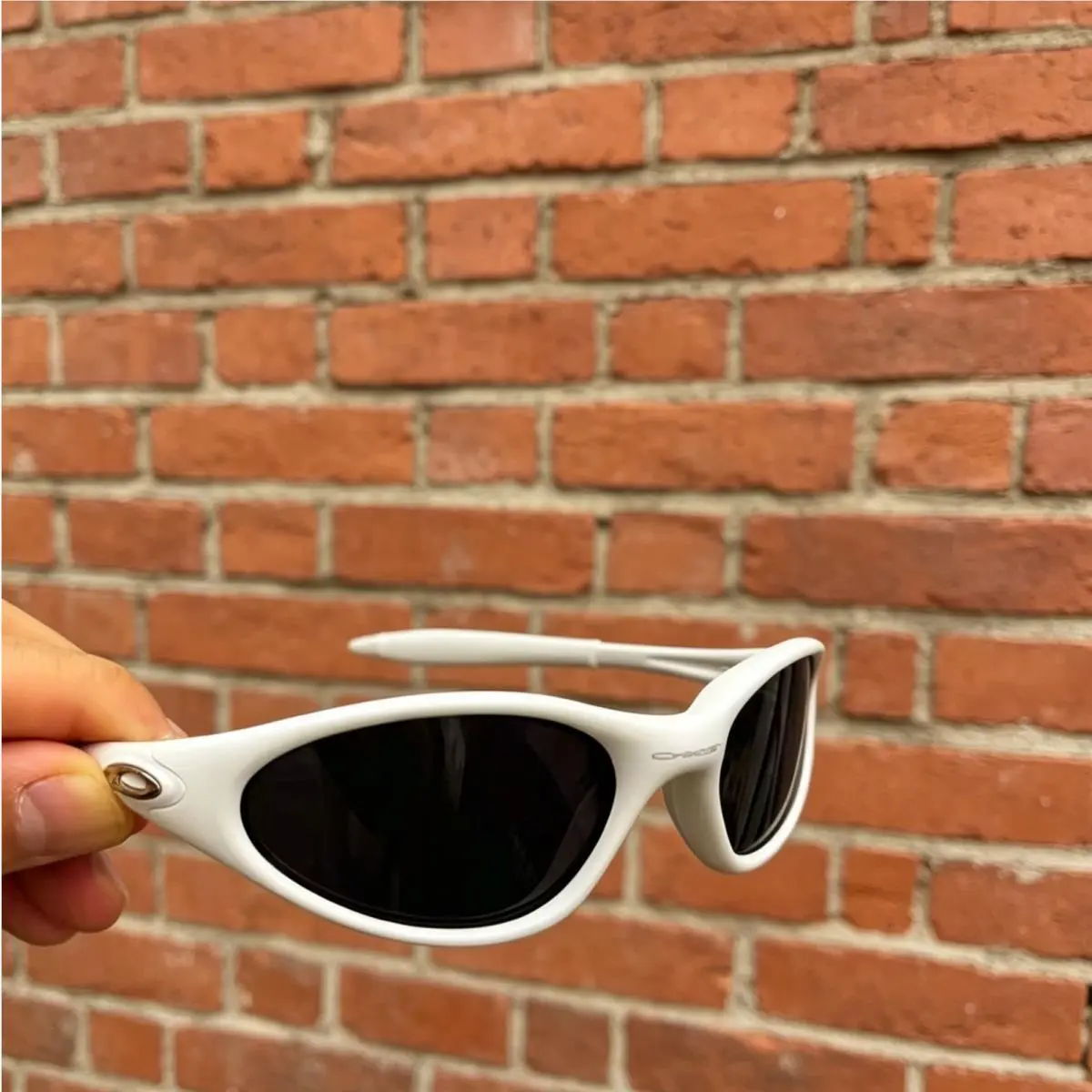 Retro Oakley Minute Gen1 Minute1.0 Sunglasses White Frame Black Lenses