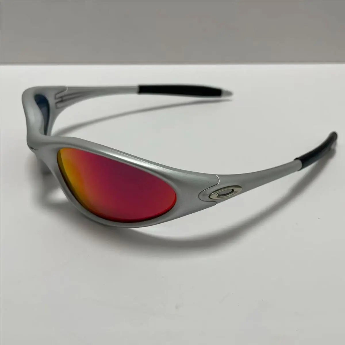 Retro Oakley Minute 1.0 Polarized Sunglasses Sliver Frame Ruby Lenses