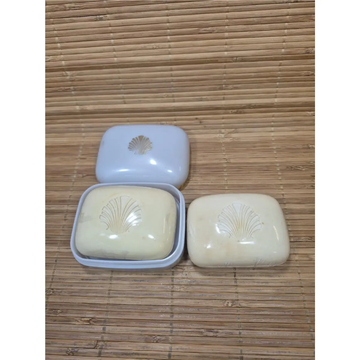2 Estee Lauder White Linen Fragrance Soaps 4 oz Each