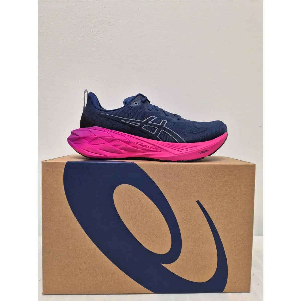 Asics Novablast 4 Women`s Medium Width Size 11 Only
