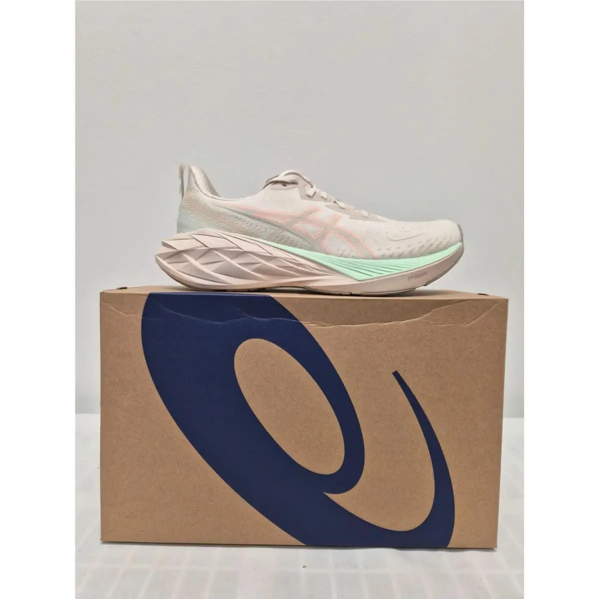 Asics Novablast 4 Women`s Medium Width Size 11 Only