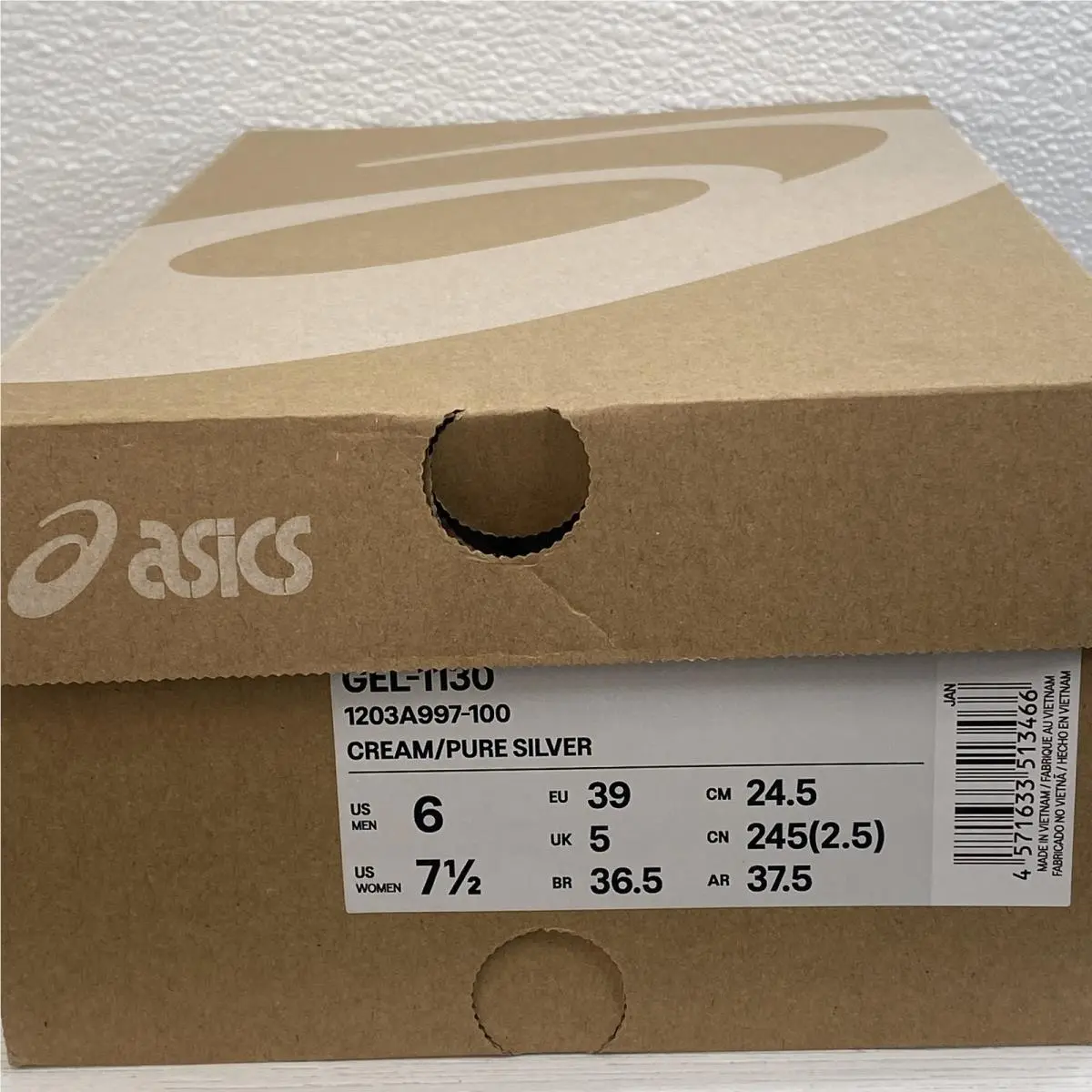 Asics shoes - Cream 10