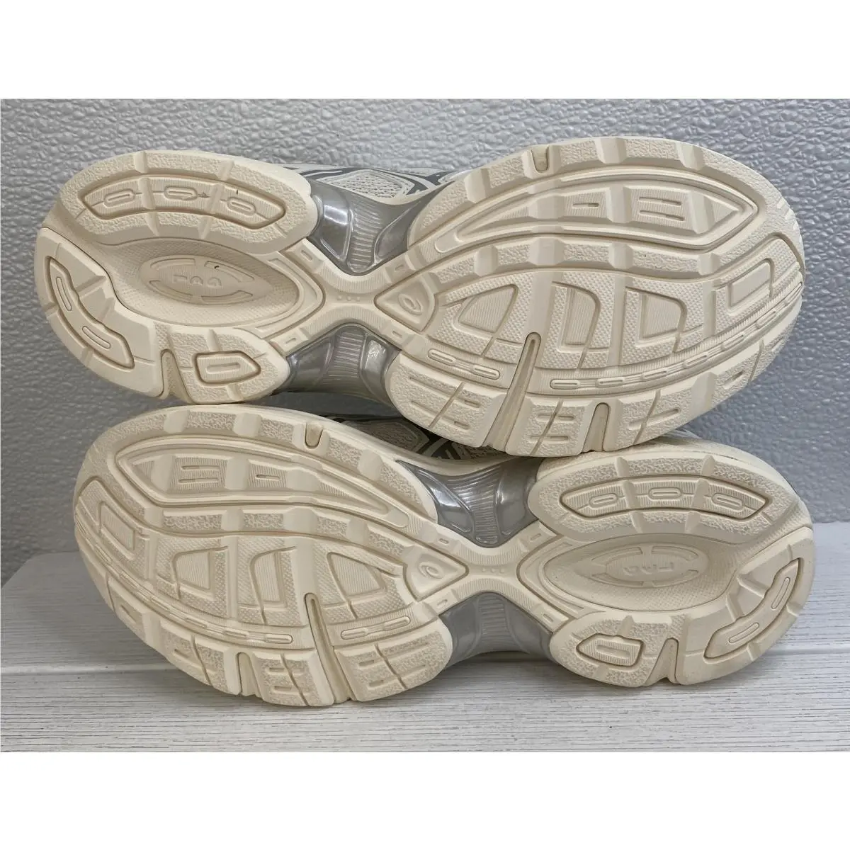 Asics shoes - Cream 3