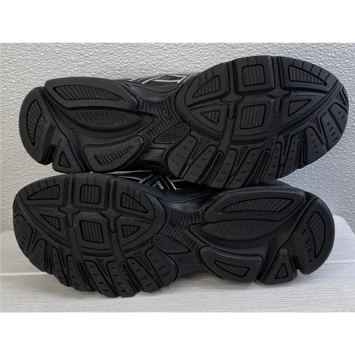 Asics shoes - Black (UPC: 199023261045) 3