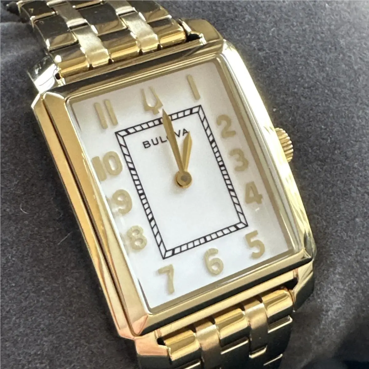 Bulova 97L186 Sutton Ladies Watch 25x37mm 3ATM