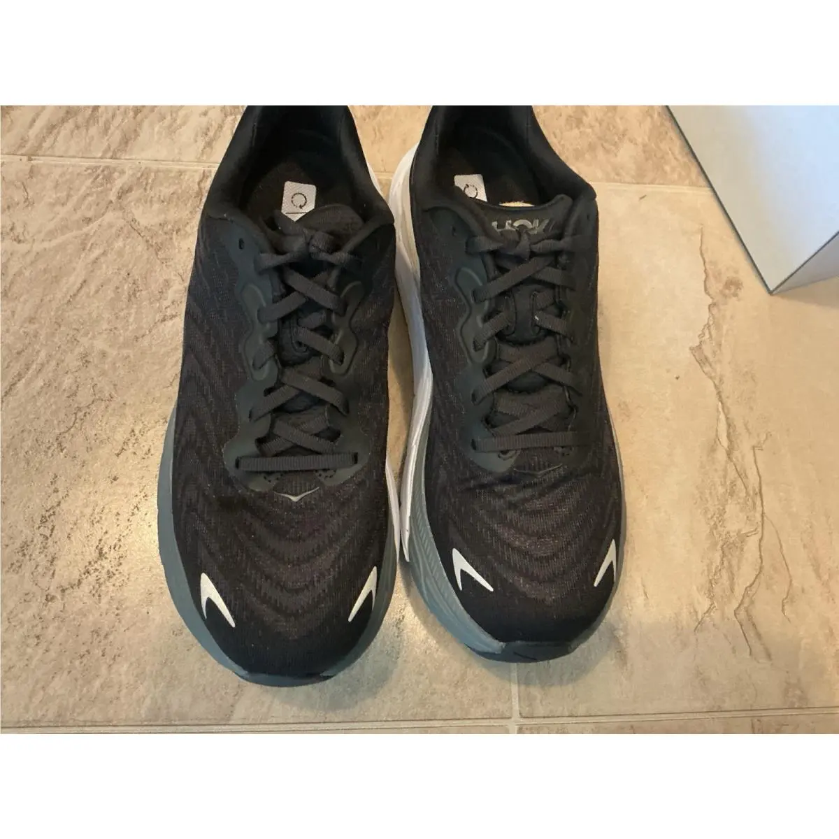 Hoka shoes - Hoka One One Arahi 6 - Black 8