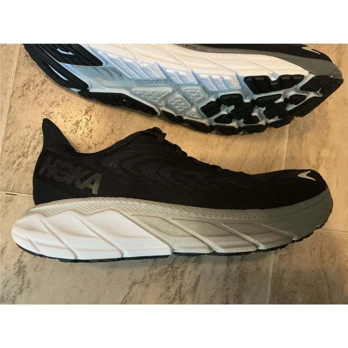 Hoka shoes - Hoka One One Arahi 6 - Black 3