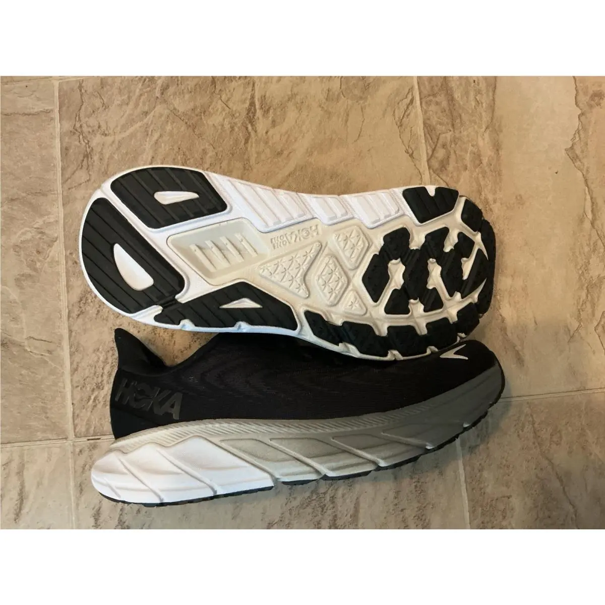 Hoka shoes - Hoka One One Arahi 6 - Black 6