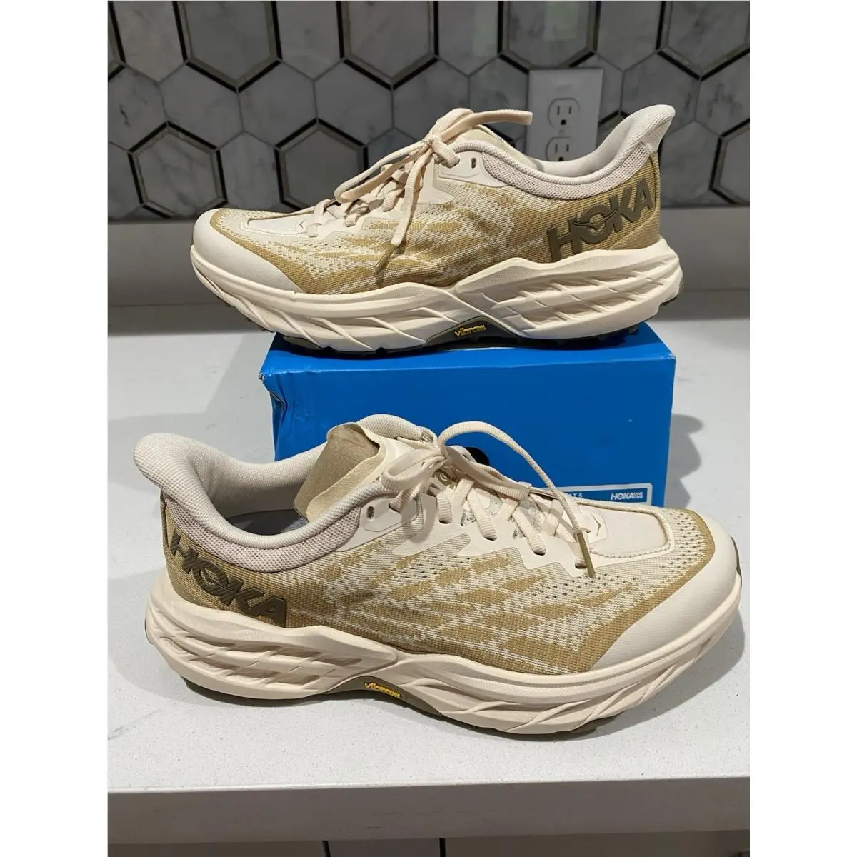 Mens Hoka Speedgoat 5 Running Shoes Size 9