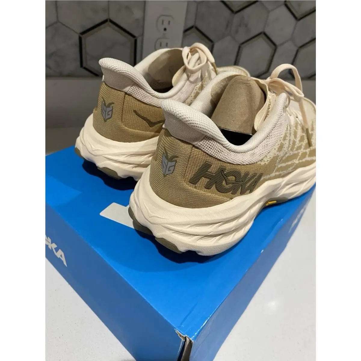 Hoka shoes - Vanilla/Wheat 1
