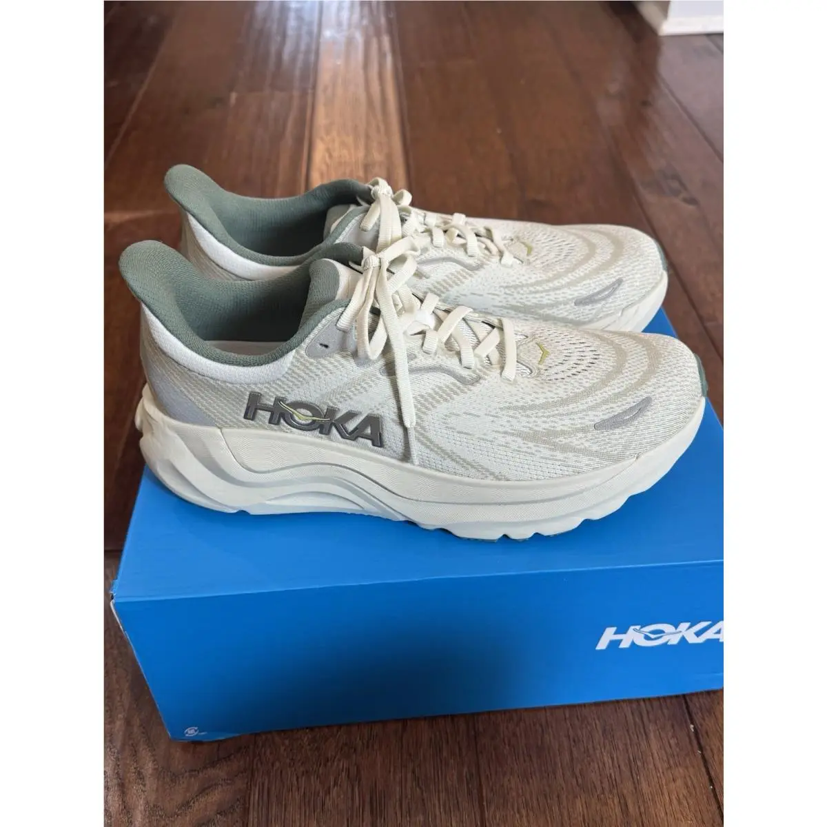 Hoka Arahi 8 Running Shoes Men`s Size 9 Tys Truffle Salt Oyster Mushroom