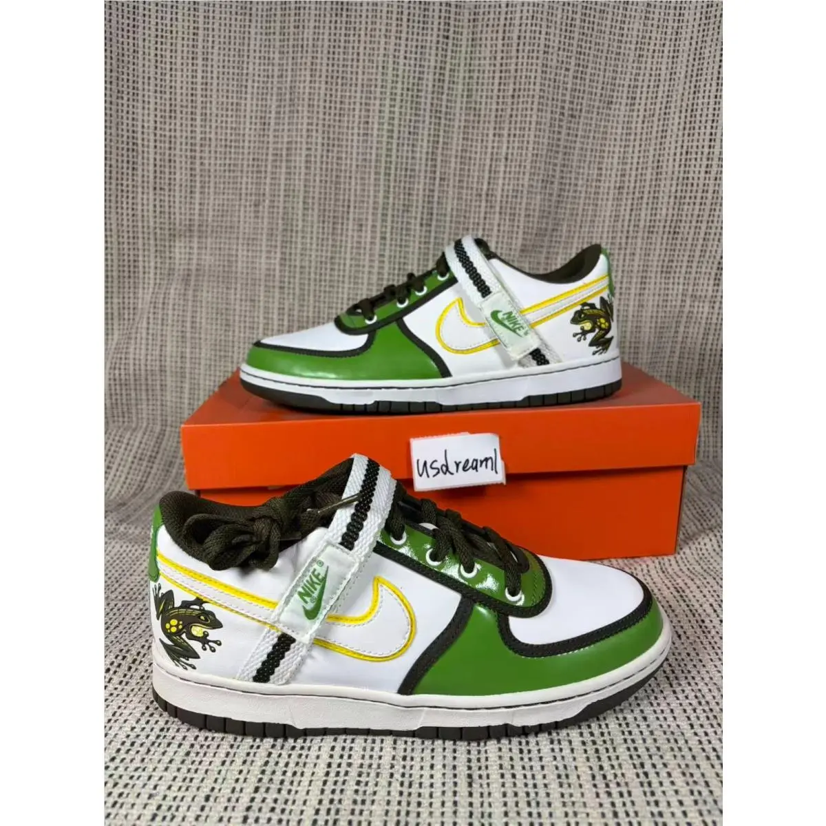 Nike shoes - White 2