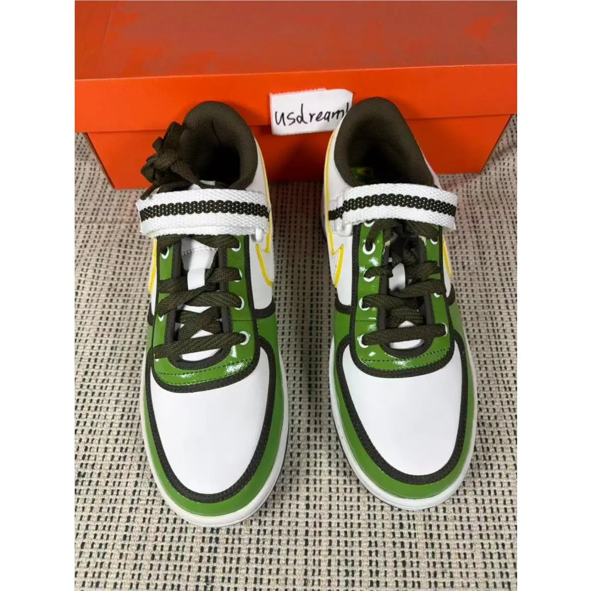 Nike shoes - White 4