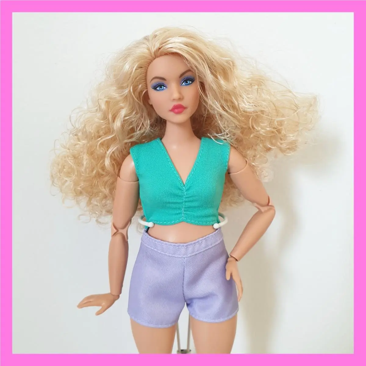 Barbie Signature Looks Model 16 Curvy Curly Hair Blonde Made To Move HJW83